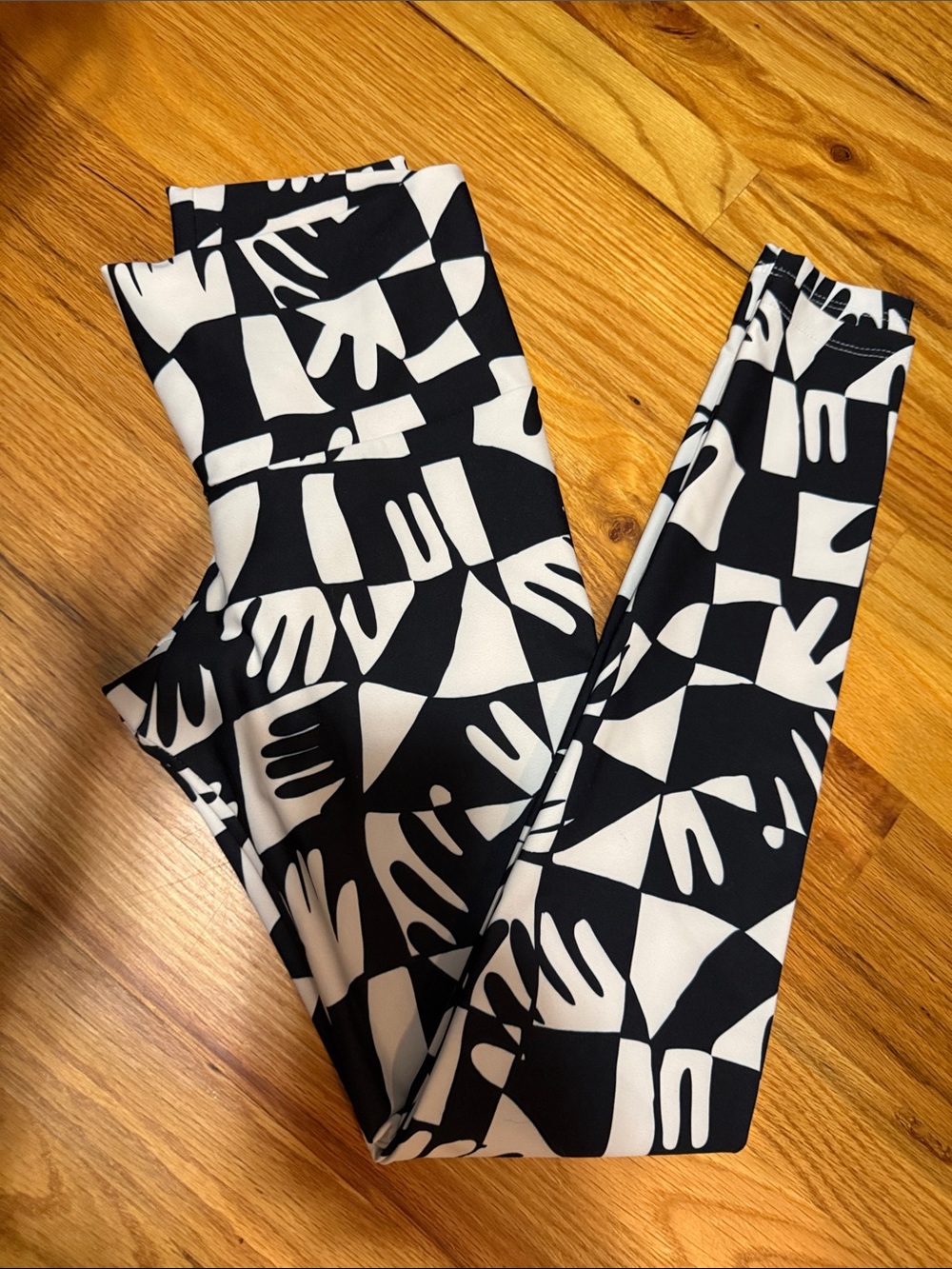 Dazey LA Black & White Graphic Abstract Leggings
